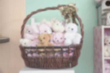 Turistlere satılan bebekler Görüntü ve Görüntü Bulanıklığı 'nın arka planını bulanıklaştırıyor 