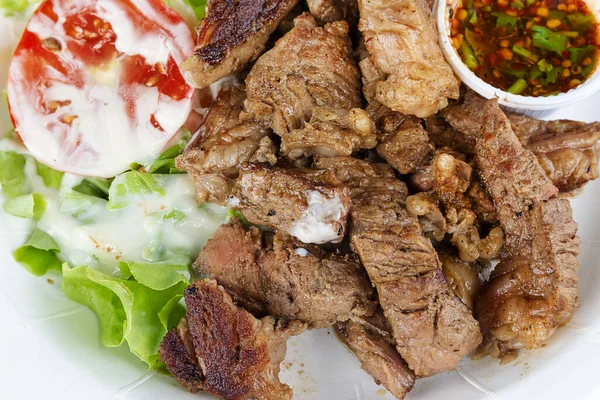 Sebze salatalı ızgara biftek.