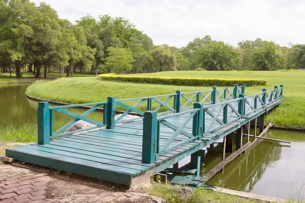 Puente Madera Verde Jardín — Foto de Stock