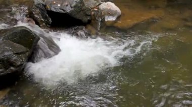 Şelale ve kabarcık akıntısı