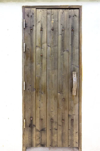 Ancienne Porte Bois Sur Mur Blanc — Photo