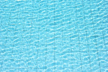 Güneşe yansıyan suyun durumu 