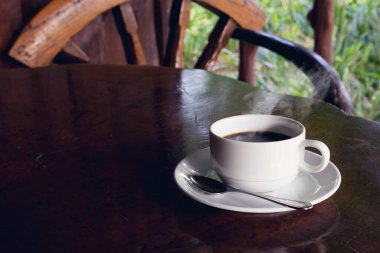 Masada beyaz kahve fincanı