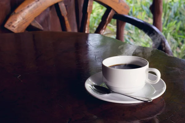Weiße Kaffeetasse Auf Dem Tisch — Stockfoto