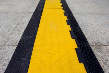 elektrik yüksek voltaj uyarı sembolü