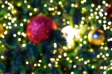 Noel ışıkları ve Yeni Yıl 'ın renkli turuncu kırmızı bokeh arka planı