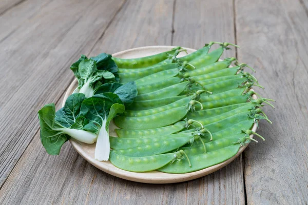 Pois Pak Choi Sur Plat Bois — Photo