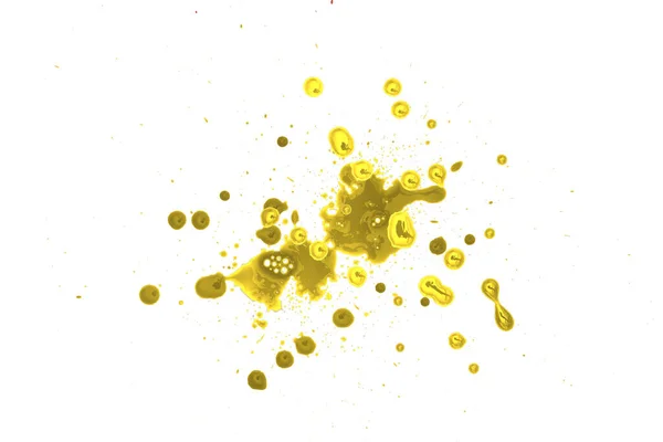 白色背景 抽象图案上的金黄色的特写滴滴 — 图库照片