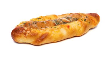 Beyaz arka planda izole edilmiş peynirli sosisli ekmek.