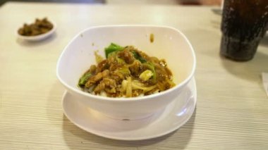 Shoyu Domuz Donburi 'yi kapatın.