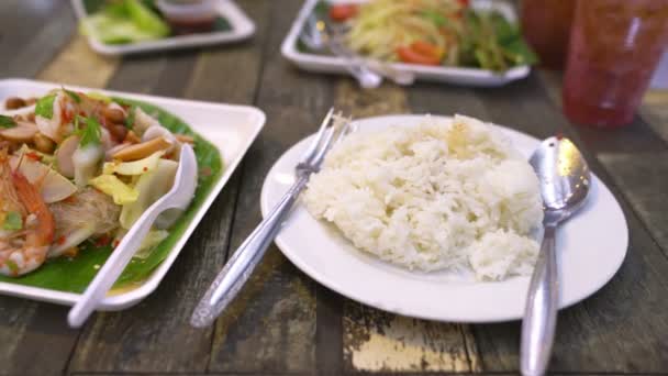 Spicy Seafood Noodle Sausage Salad Thai Food Right Left Pan — Stock Video