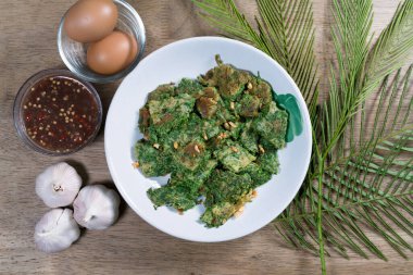 Tırmanan Gıdıklayan Yumurta veya cha-om omleti, Tayland foo