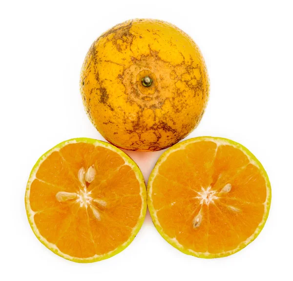 Μισό Πορτοκάλι Απομονωμένο Στο Λευκό Φόντο Ταϊλανδέζικο Φρούτο — Φωτογραφία Αρχείου