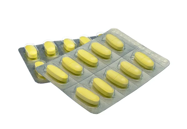 白い背景に単離された黄色の錠剤のブリスターパック — ストック写真