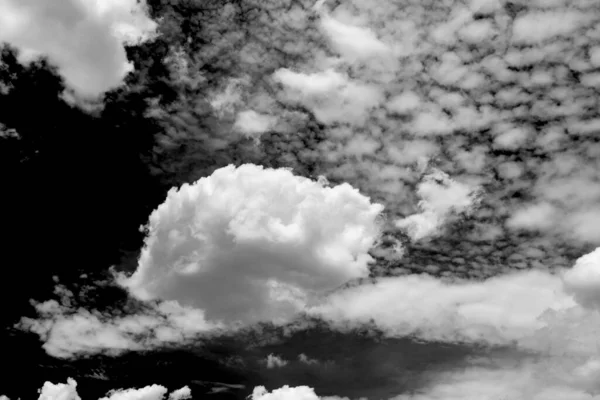Nuvem Branca Texturizada Céu Isolado Backgroun Preto — Fotografia de Stock