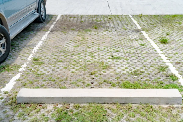 Parking Liniowy Tle Cegły Trawy — Zdjęcie stockowe