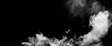 Kopya alanı olan beyaz bulut ve siyah gökyüzü arkaplanı