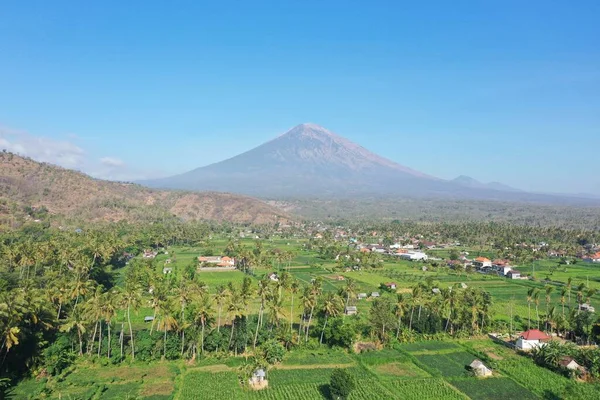Amed Bali Endonezya 'daki dağ ve manzara
