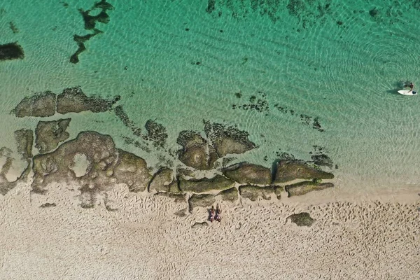 Bali Endonezya 'daki Melasti plajının havadan görünüşü