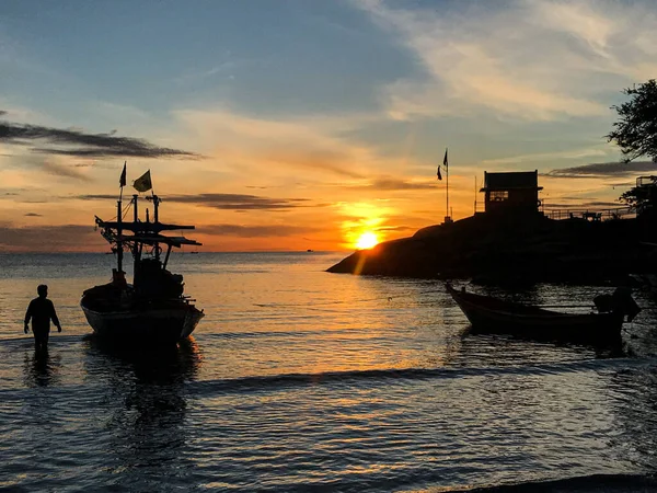 Rybářská Loď Podél Pláže Při Východu Slunce Hua Hin Thajsku — Stock fotografie