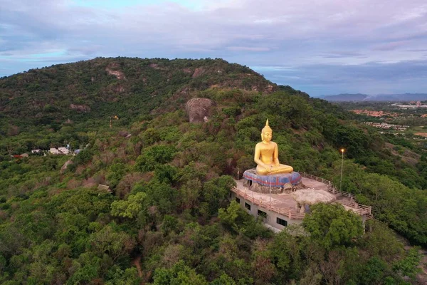 Hua Hin Tayland sahilindeki Tapınak Wat Tham Khao Tao
