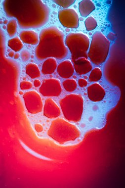 Kavramsal vazokonstrüksiyon ve kan bezinin taze kırmızı ve mavi renkte yakın plan fotoğrafı. tam çerçeve bilim ve eğitim ya da uzaylı evrimi ilham.