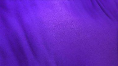 Mor bayraklı kumaş, seçici odaklı. Arka plan afişi veya duvar kağıdı kullanımı için temiz doğal keten dokusuna sahip mor lavanta renkli elbisenin 3B görüntüsü.