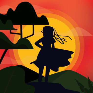 Saçları ve saçı olan, rüzgarda esen ve turuncu gökyüzüne ve büyük güneşe bakan bir tepede duran kadın siluetinin vektör çizimi. Kız açık havada dağlar, ağaçlar ve bitkilerle 