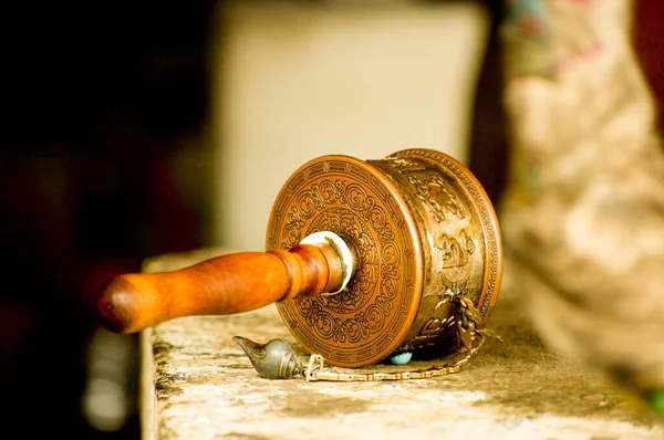 Budist Bhutan Tapınağı 'nda dua çarkı