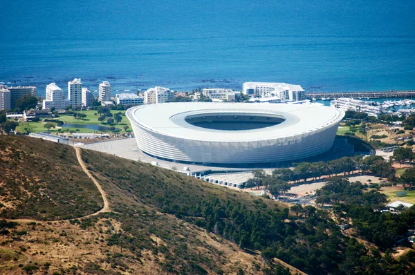 Cape Town Stadyumu (Afrikaans: Kaapstad-stadion; Xhosa: Inkundla yezemidlalo yaseKapa