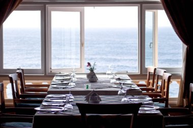 Akdeniz manzaralı Anexandria 'da bir deniz ürünleri restoranı. Oturma düzeni ve huzurlu ortam çok rahatlatıcı..