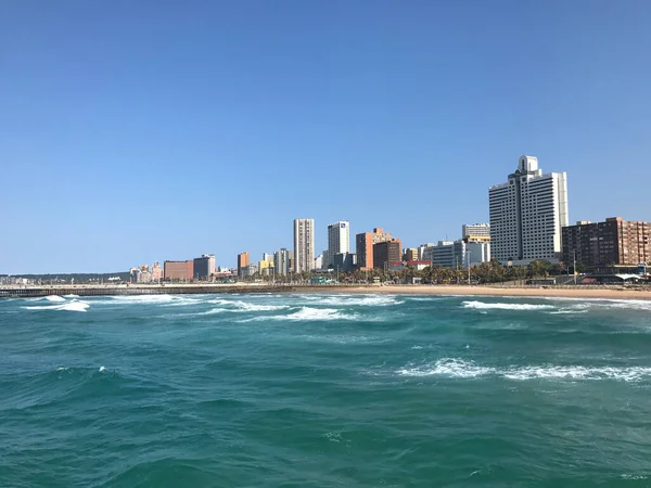 Atlantik Okyanusu Durban 'a doğru akıyor