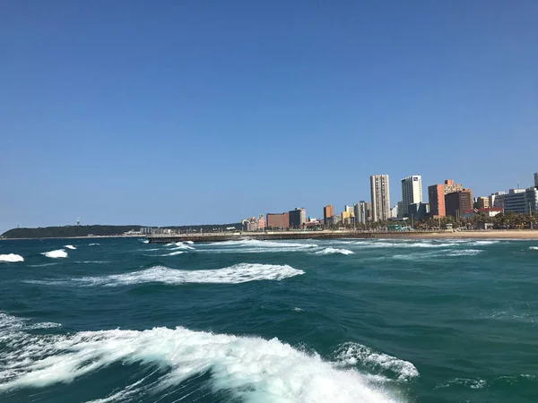 Atlantik Okyanusu Durban 'a doğru akıyor