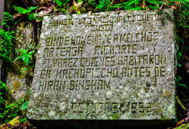 Gizem, cazibe ve geleneklerle çevrili Machu Pichu, İnka İmparatorluğu 'nun en ünlü sembolüdür. 1911 'de kaşif Hiram Bingham tarafından keşfedilen Machu Pichu İnkaların evren vizyonuna ymbolik olarak bağlı bir şehirdi.