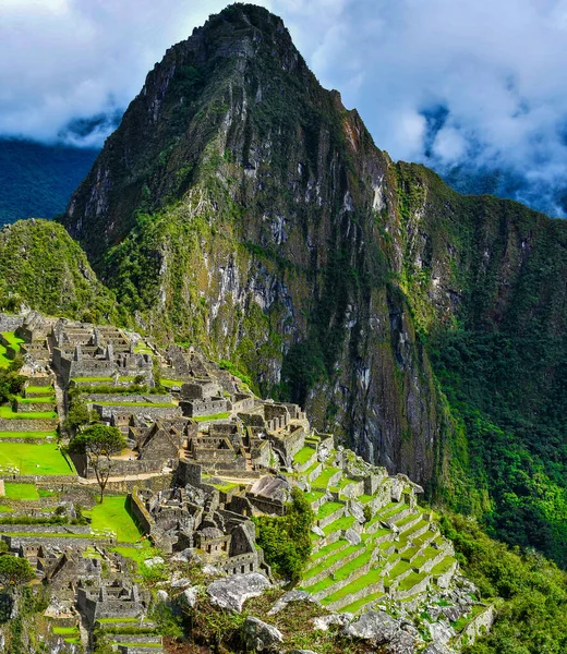 Huayna Picchu Una Montaña Perú Que Río Urubamba Dobla Distrito — Foto de Stock