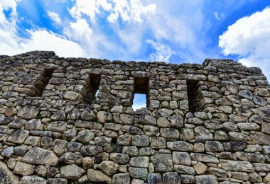 Machu Picchu - Gizem, cazibe ve geleneklerle çevrili Kayıp Şehir, Machu Pichu İnka İmparatorluğu 'nun en ünlü sembolüdür. 1911 'de kaşif Hiram Bingham tarafından keşfedildi., ...