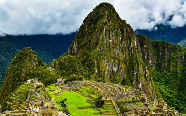 Huayna Picchu Una Montaña Perú Que Río Urubamba Dobla Distrito — Foto de Stock