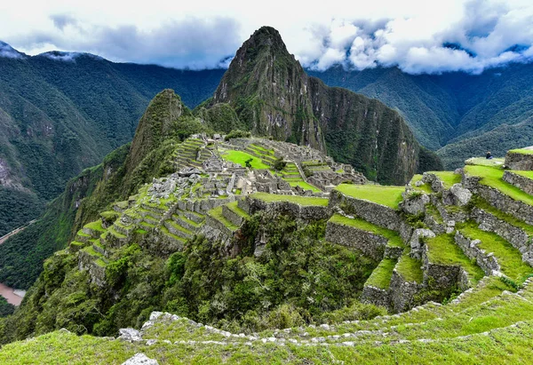 Huayna Picchu Est Une Montagne Pérou Que Rivière Urubamba Plie — Photo