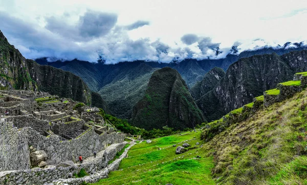 马丘比丘 Machu Picchu 被神秘 魅力和传统包围的印加帝国失落的城市 马丘比丘是印加帝国最著名的象征 1911年 探险家海拉姆 宾汉姆在被隐藏在周围的热带雨林中之后发现 — 图库照片