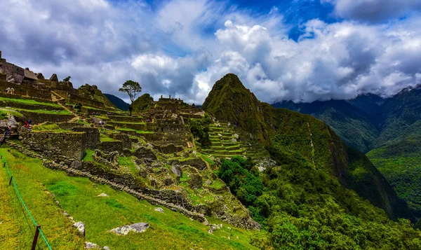 Machu Picchu是库斯科地区一个15世纪的印加人村庄 1911年 考古学家希兰 宾汉姆将这一发现委托给了该遗址 该遗址是世界上最美丽的地区之一 也是最古老的工作岗位 — 图库照片