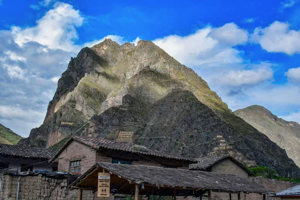 Ollantaytambo Pinkuylluna Montaña Sobre Que Los Incas Construyeron Depósitos Piedra — Foto de Stock