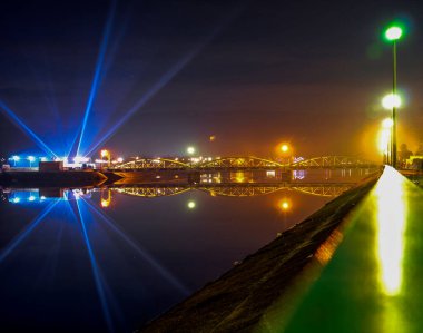 Jiu Köprüsü ya da Ferdinand Köprüsü, Jiu üzerindeki demir köprü Temmuz 1897 'de açıldı. 17 Ekim 1916' da, Trgujiu halkı kenti işgal etmek isteyen düşman askerlerini geride tuttu.