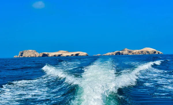Ballestovy Ostrovy Velké Části Skládají Skalních Útvarů Které Narušují Vlny — Stock fotografie