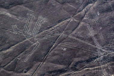 Nazca çizgisinin üzerindeki çarpıcı görüntüler bazen Nasca, Peru 'nun güney kıyısında, Nazca kültüründen türetilmiş bir kasaba ve vadi sistemidir.