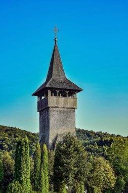 Maramures-Ortodoks tapınma yerleri olan Romen Ortodoks Kilisesi (BOR), Ortodoks Hıristiyanlığının otosefali kiliselerinden biri. Rumen etnik toplumlarının çoğu Rumen Ortodoks Kilisesi 'ne mensup olmakla birlikte, kilisenin başka inançlıları da var. 