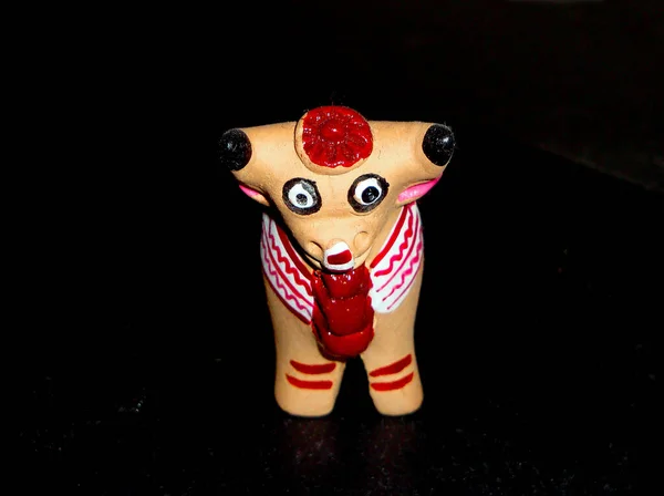 Torito Pucar是秘鲁普诺省Azngaro省Pupuja县的一个特色瓷件 传统上在普卡车站出售 1最初用于纪念仪式和生育 — 图库照片