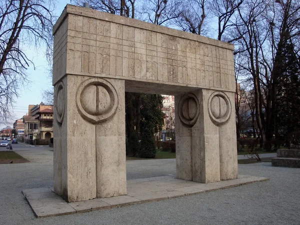 Porte Baiser Est Une Sculpture Pierre Réalisée Par Constantin Brncui — Photo