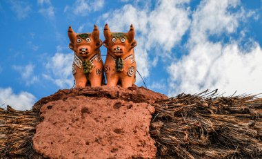 Toritos de Pucar, Peru 'nun Pupuja bölgesinin Pupuja bölgesinde bulunan ve geleneksel olarak Pucar istasyonunda satılan seramik bir parçadır. 