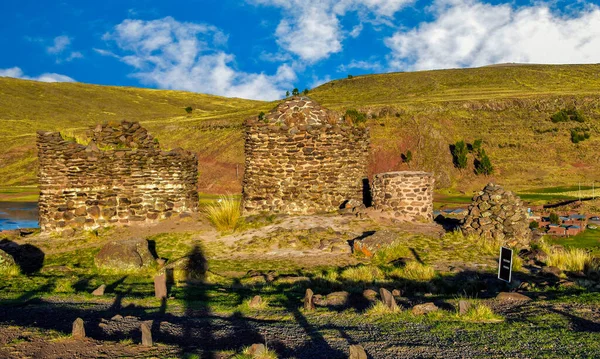 Romok Chullpas Lizard Chullpa Leghíresebb Sír Sillustani Helyezték Tetején Egy — Stock Fotó