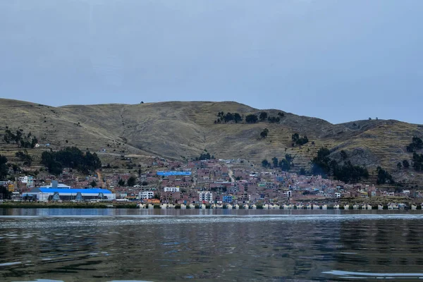 Puno Pohled Jezero Titicacapuno Město Jihovýchodním Peru Který Nachází Břehu — Stock fotografie